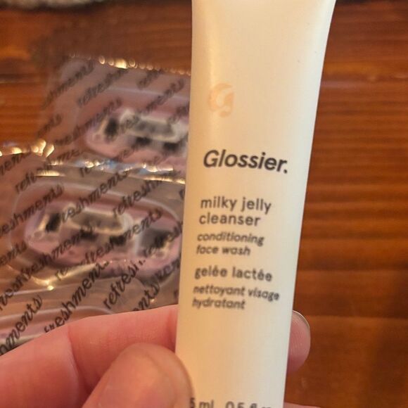 Glossier Makeup Trio with Refresher razors 🪒 refill cartridges - Picture 7 of 13